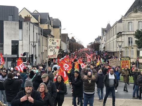 Vid O R Forme Des Retraites Manifestants Cholet On Ne