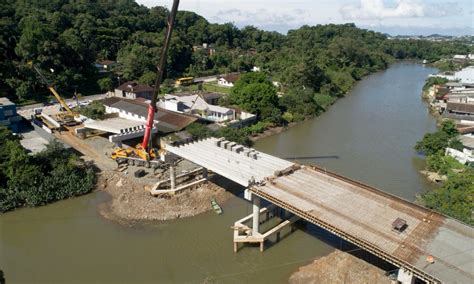 Fotos Obra De Ponte Do Rio Cachoeira Avan A Em Joinville