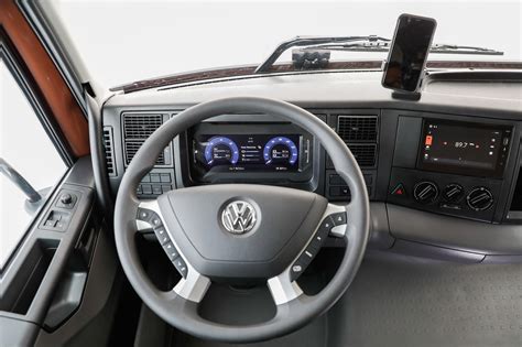 Volkswagen Apresenta Nova Linha De Caminh Es No Brasil