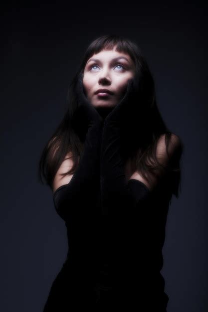 Premium Photo Beauty Woman In Dark