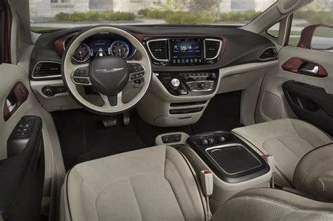 2020 Chrysler Town and Country Minivan Redesign, Specs, and Price