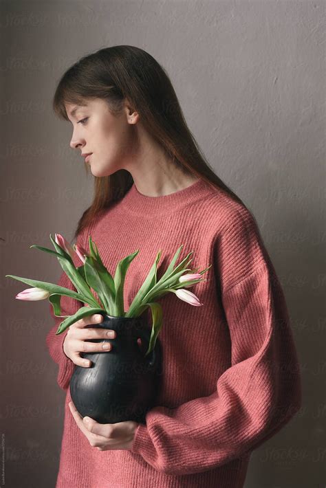 Girl And Vase Wallpapers - Wallpaper Cave