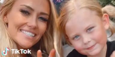 TikTok Paar Ist Zu Laut Beim Sex Und Filmt Reaktion Der Tochter