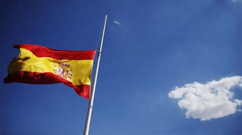 El Síndic Duda De Que Sea Constitucional Ondear La Bandera Española A Media Asta En Semana Santa