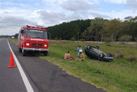 Un auto volcó en la Ruta 12 cuál fue el motivo del impactante