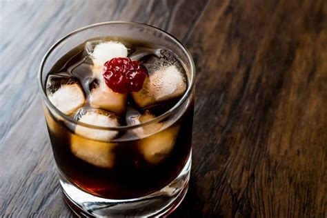 Коктейль Черный русский (Black Russian) – пошаговый рецепт ...