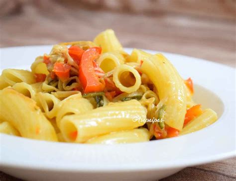 Pasta Con Burrata Calabacines Y Pimientos Rojos