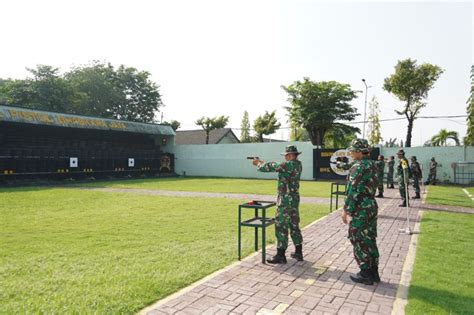 Korem 084 BJ Menggelar Latihan Menembak Senjata Ringan Senapan Dan