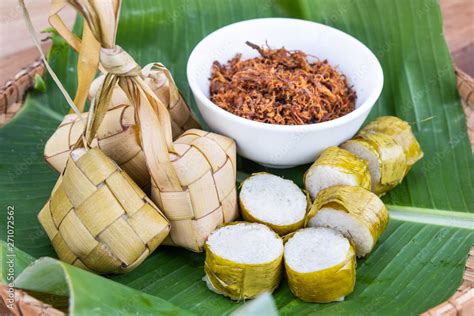 Foto De Ketupat Lemang Served With Serunding Popular Malay