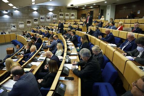 Zakoni O Doprinosima I Porezu Na Dohodak Na Vanrednoj Sjednici TIP Ba