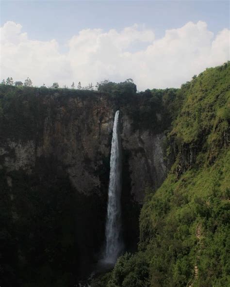 10 Air Terjun Tertinggi Di Indonesia Untuk Bucket List Kamu