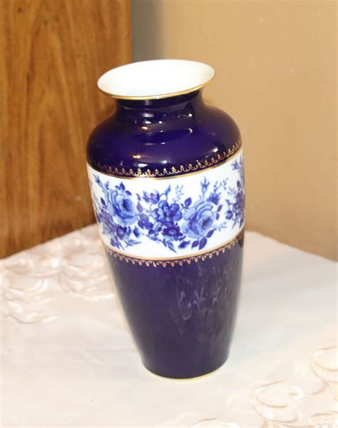 I Have Royal Porzellan Bavaria KPM Germany Handerbeit Echt Cobalt Vase