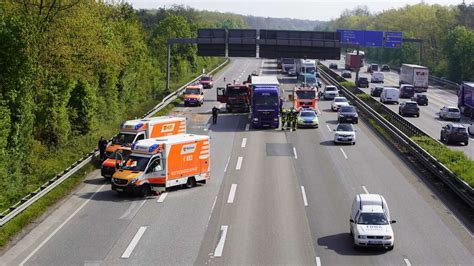 Unfall Auf Der A3 Bei Frankfurt Ein Verletzter Langer Stau