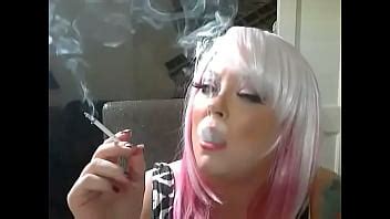 Pink Hair Cute BBW Tina Snua Fuma Un Cigarrillo Delgado XVIDEOS