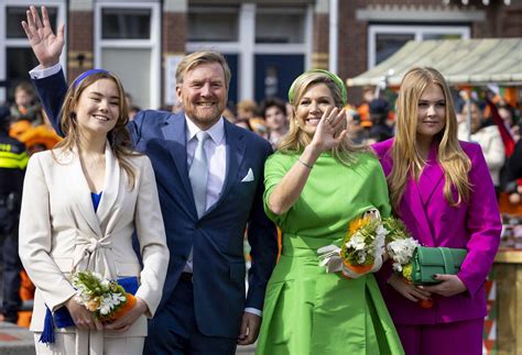 König Willem Alexander Königin Máxima Prinzessin Amalia feiern