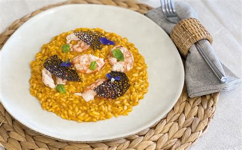 Risotto Di Gamberi Agli Agrumi E Cialde Al Nero Di Seppia Dalla Torre