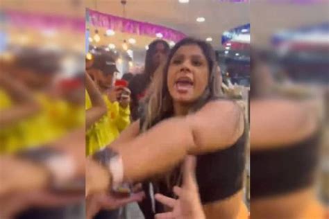 A Postagem Mulher Que Agrediu Casal Gay Acusada De Golpe De R