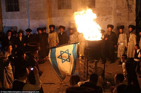 Insight Into The Rituals Performed By Orthodox Jews Daily Mail Online