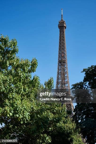 82 Eiffel Tower Observation Deck Stock Photos High Res Pictures And