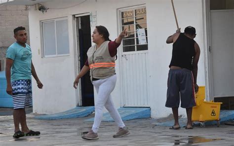 Migrante pescador y su hijo únicos en el albergue de Apizaco El Sol