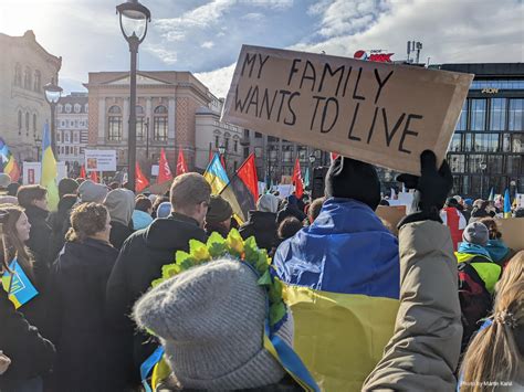 [OC] Protest in Oslo, Norway against the invasion of Ukraine : r/pics