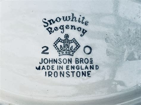 Johnson Brothers England Snowhite REGENCY 9 Oval Serving Vegetable