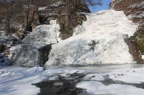 Замерз найвищий рівнинний водоспад України | NavkoloNas.com