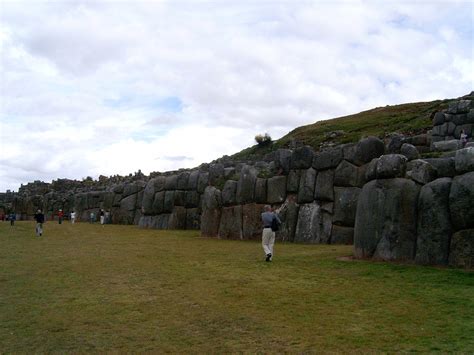 Como se construyo la fortaleza Inca Sacsayhuamán en Cusco Perú No