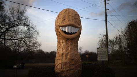 25 Weird Roadside Attractions You Need To See To Believe