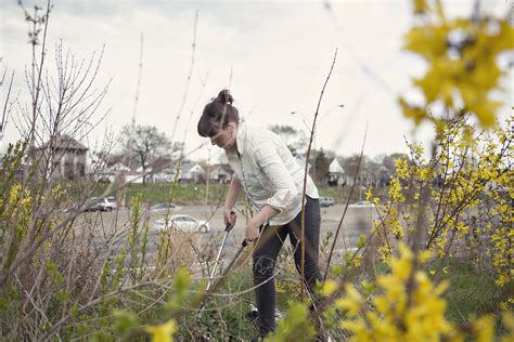 Here's What Happens When You Give Florists Thousands Of Flowers And 48 Hours In An Abandoned ...