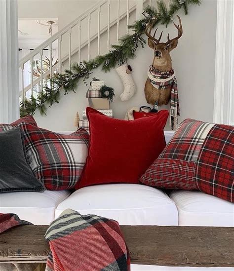 Christmas throw pillows are probably the easiest way to decorate your ...