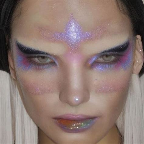 Top 10 Alien Halloween Makeup Looks For Unearthly Elegance | Alien ...