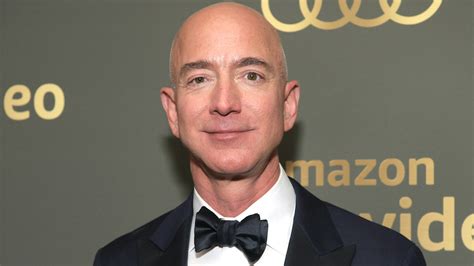 Is Something Wrong With Jeff Bezos’ Eye?