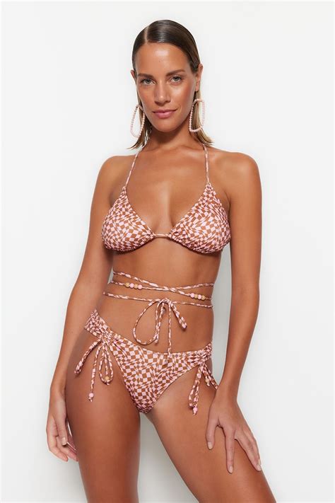 Trendyolmilla Geometrik Desenli Tünelli Normal Paça Bikini Altı TBESS23BA00123 Fiyatı Yorumları