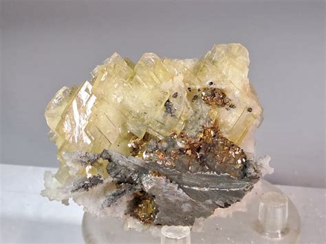 Barite Pirite Calcite Cristalli Su Matrice Altezza Cm Larghezza