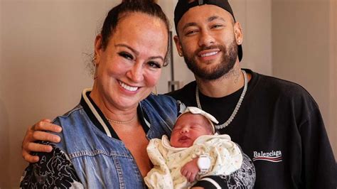 Mãe de Neymar repete legenda que usou em foto Mavie na primeira