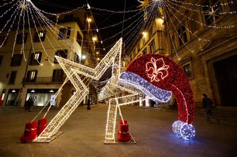 Via Tornabuoni Accende Il Natale Di Firenze