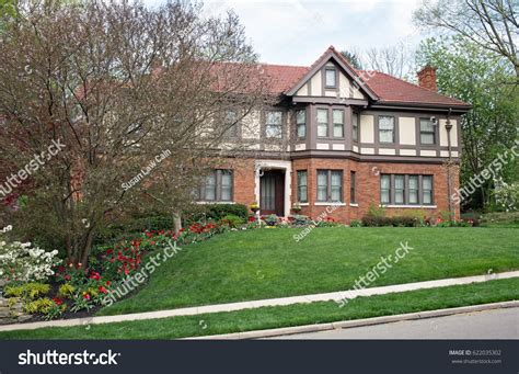 English Tudor Home Spring Flowers Stock Photo 622035302 Shutterstock