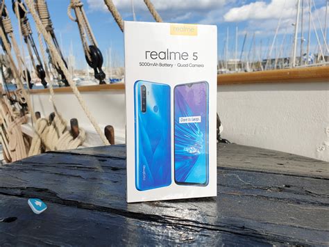 Mobile-review.com Разница в 2 000 рублей: realme 5 или realme 5 Pro