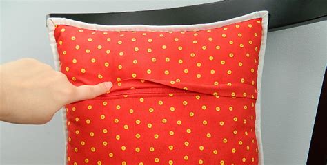 How To Install A Zipper In The Back Of A Pillow Cover Quilting Digest