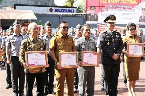 Wali Kota Bitung Menerima Langsung Penghargaan Dari Kemenkumham