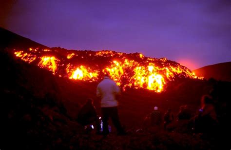 Ätna Ausbruch 2001 Noaabilder Bei Den Eruptionen Des ätna Handelt