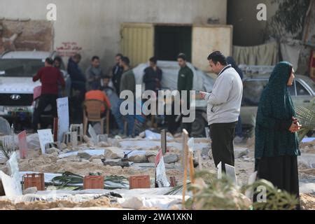 Gaza De Enero De Xinhua La Gente Trata De