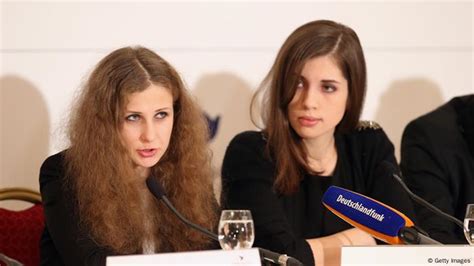Pussy Riot Frauen Offenbar In Sotschi Festgenommen Aktuell Welt DW