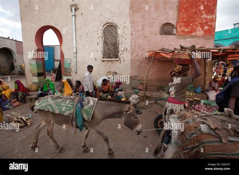 Street scene - Old Town, Harar Ethiopia, Africa Stock Photo - Alamy