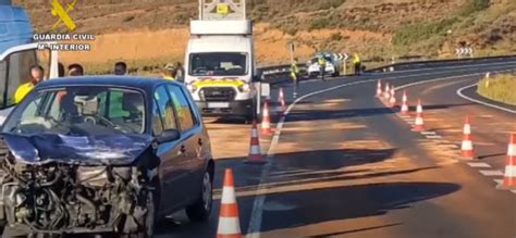 TRECE VEHÍCULOS SE HAN VISTO IMPLICADOS EN TRES ACCIDENTES DE TRÁFICO