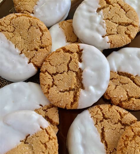 White Chocolate Dipped Gingersnaps • Happylifeblogspot