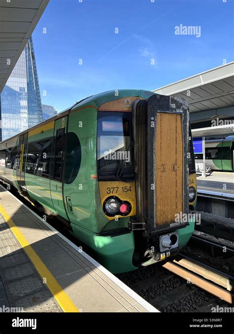Train London Bridge Station Hi Res Stock Photography And Images Alamy