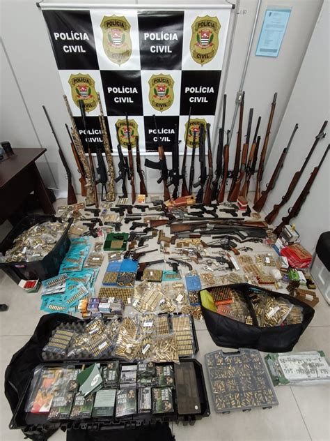 Rifles Carabinas E Pistolas Arsenal De Gerente Preso Por Matar