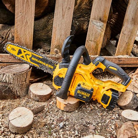 Dewalt Dcm565p1 Gb 18v Xr Brushless 30cm Chainsaw 1 X 5ah Battery And Charger Uk